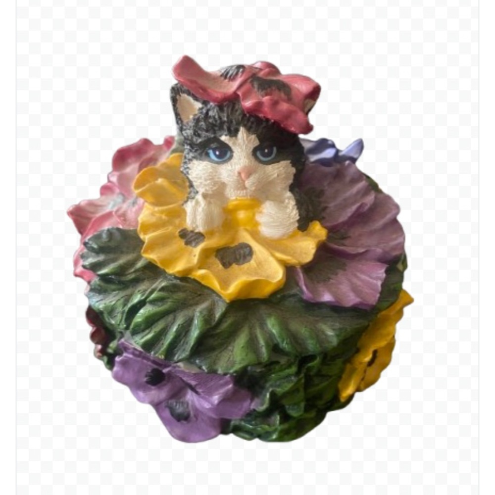 Vintage Painted Resin Cat Figurine Trinket Flowers Keepsake Jewelry RARE FIND